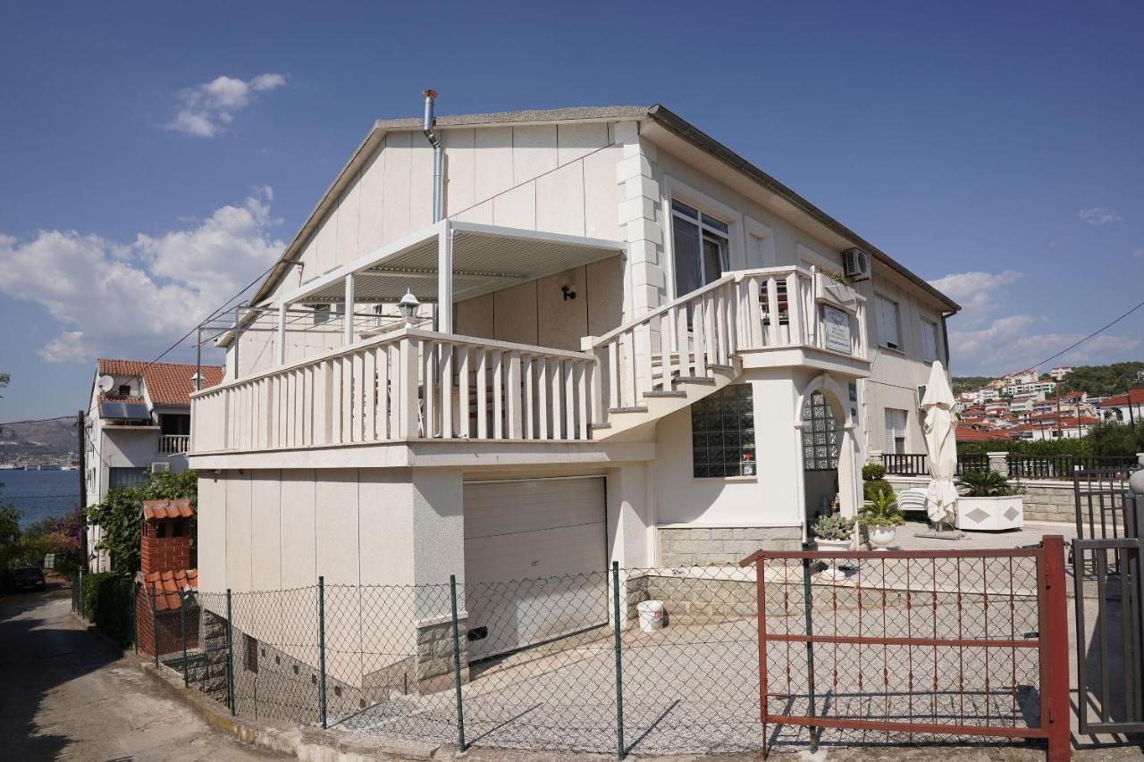 Apartments Mare Trogir Buitenkant foto