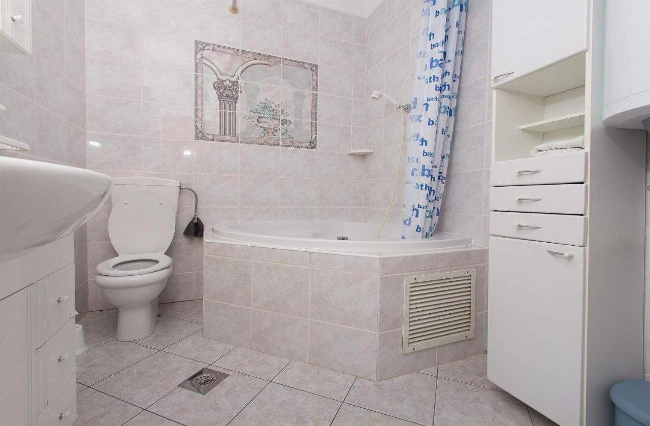 Apartments Mare Trogir Buitenkant foto