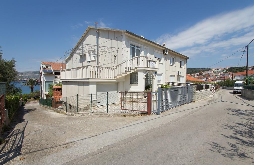 Apartments Mare Trogir Buitenkant foto