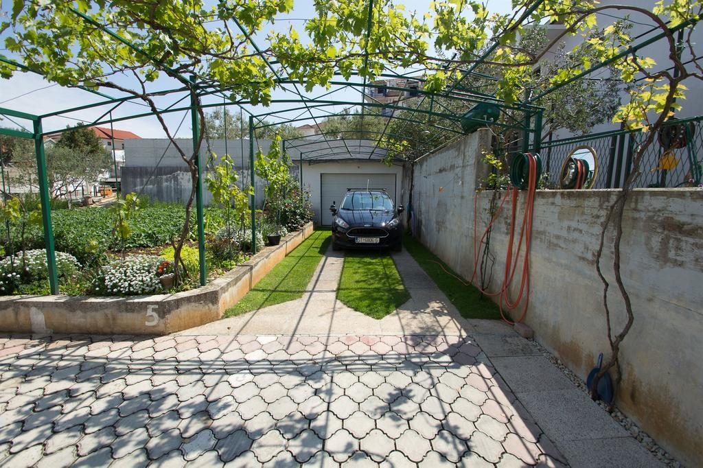 Apartments Mare Trogir Buitenkant foto